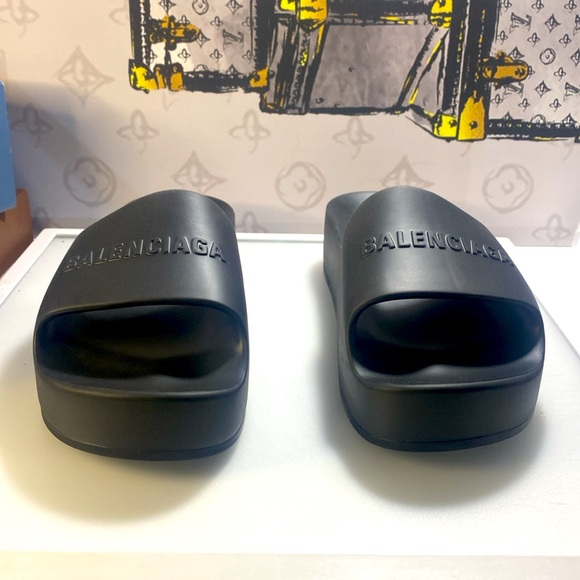 New Balenciaga WOMEN'S CHUNKY SLIDE SANDAL IN BLACK rubber Size EU 41 US 11 - Picture 4 of 12